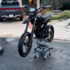 Surron Ultra Bee 2025